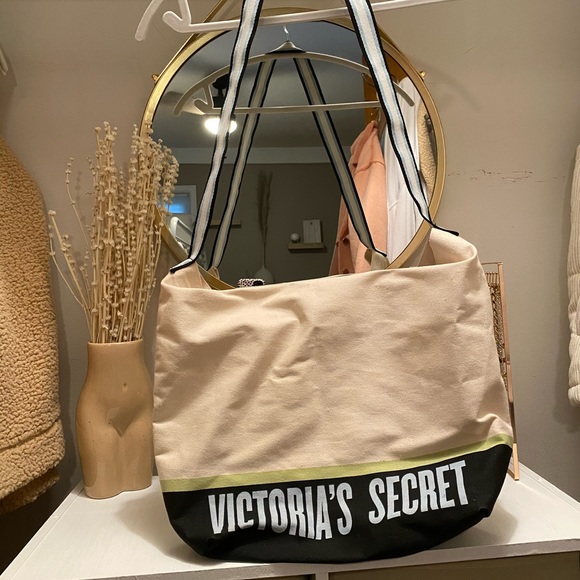 Victoria's Secret Handbags - VS Tote - 3/$15✨